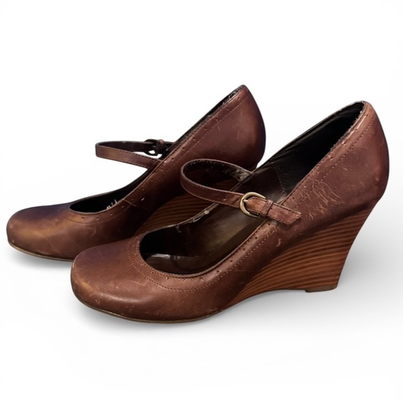 Vintage Steve Madden Brown Leather Mary Jane Pumps with Straps - Picture 2 of 7